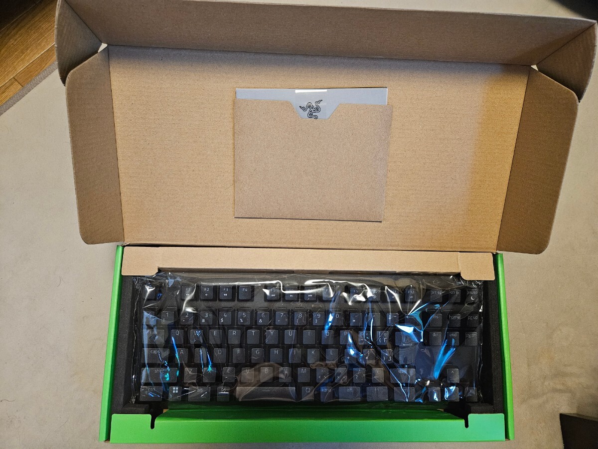 【美品】RAZER HUNTSMAN V2 TENKEYLESS 赤軸 日本語配列 ゲーミングキーボード OPTICAL GAMING KEYBOARD_画像9