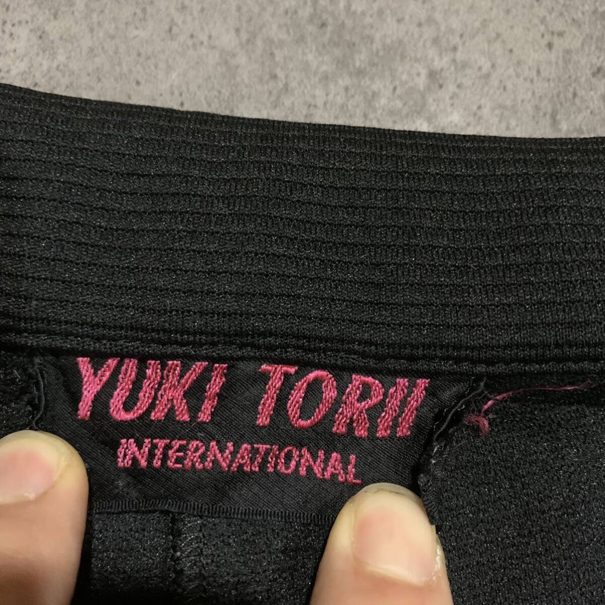 LL ▼ 洗練されたデザイン!! '日本製' YUKI TORII INTERNATIONAL ユキ トリイ ストレッチ素材 ボタン ジャケット size:9 レディース BLKの画像7