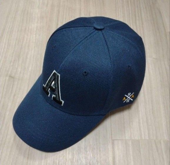 【NEW】デザインキャップ 刺繍入り ユニセックス帽子 野球帽  ネイビー！