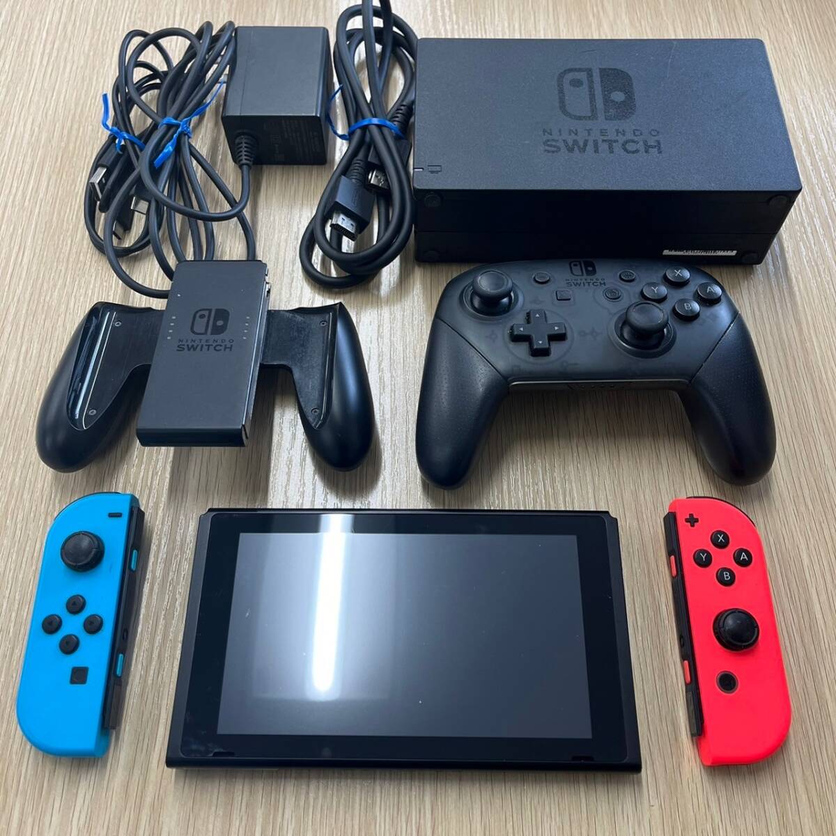 【プロコン付き！】Nintendo Switch 本体 旧型 Joy-Con(L)ネオンブルー/(R)ネオンレッドの画像4