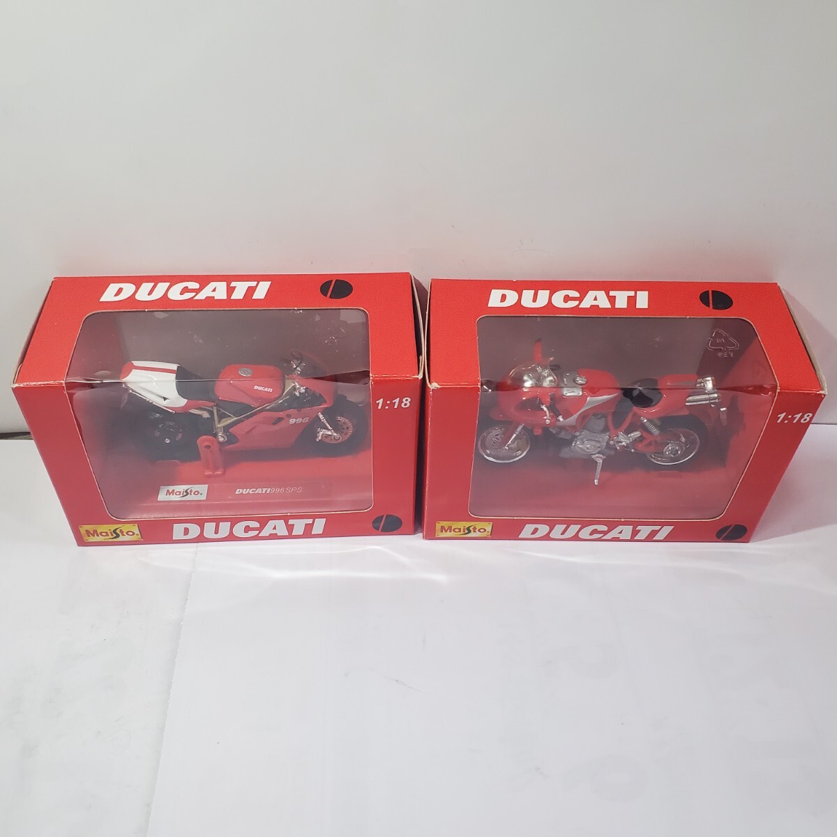 Maisto マイスト １/18「 DUCATI ドゥカティ MH 900 E」と「 DUCATI ドゥカティ 996 SPS」赤色 2台セット新品未使用 223の画像2