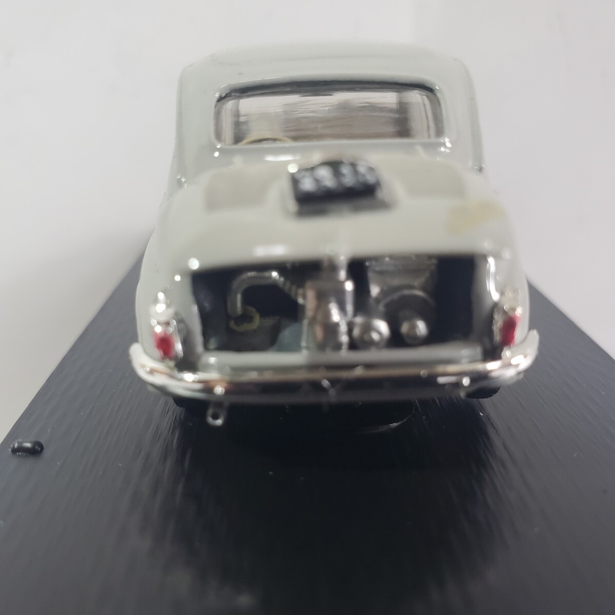 brumm 1/43 ブルム「FIAT 600 1955」 イタリア製 エンジン付き 新品未使用 218_画像6