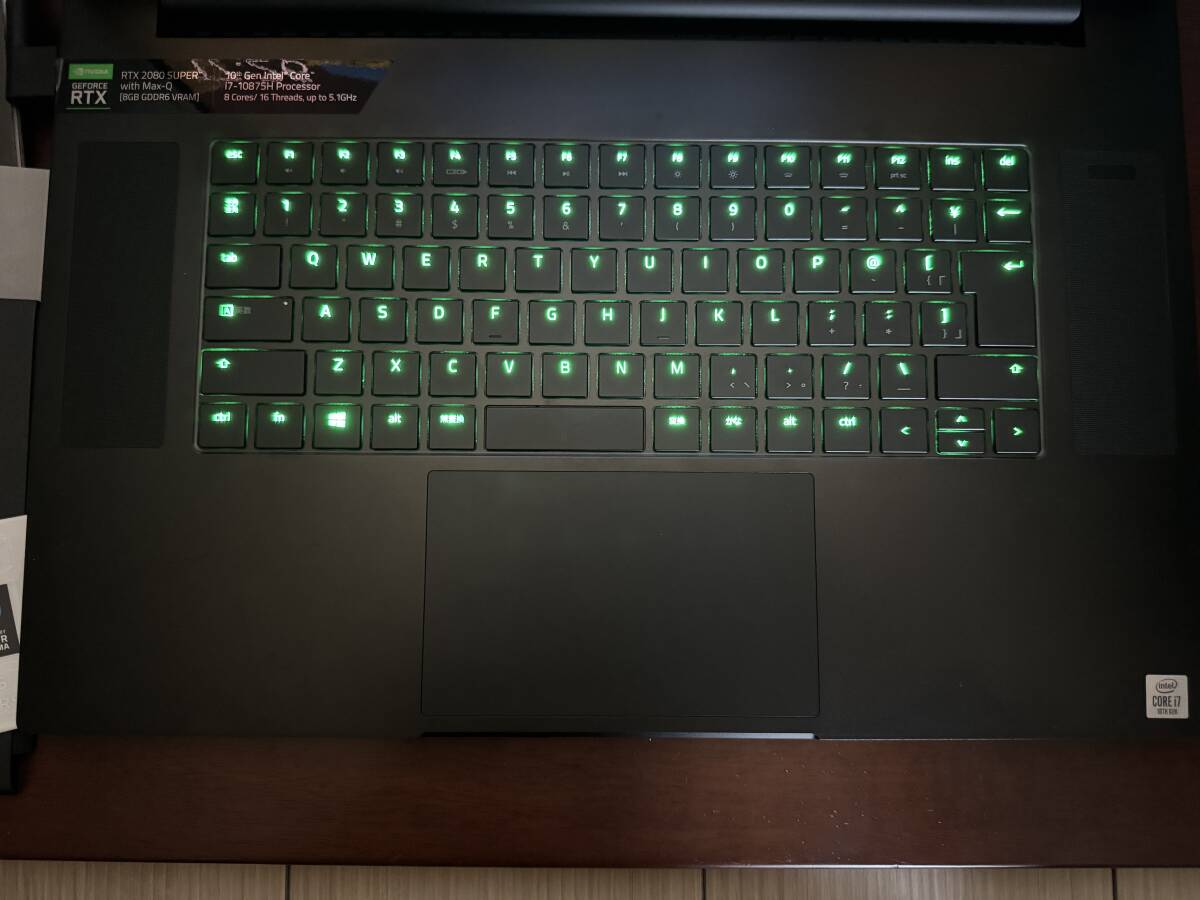 2020 Razer Blade Pro 17 i7-10875H(8コア16スレッド)/32GB/1TB SSD/RTX2080 Super(8GB)/17型 4K(UHD) 120Hz_画像2