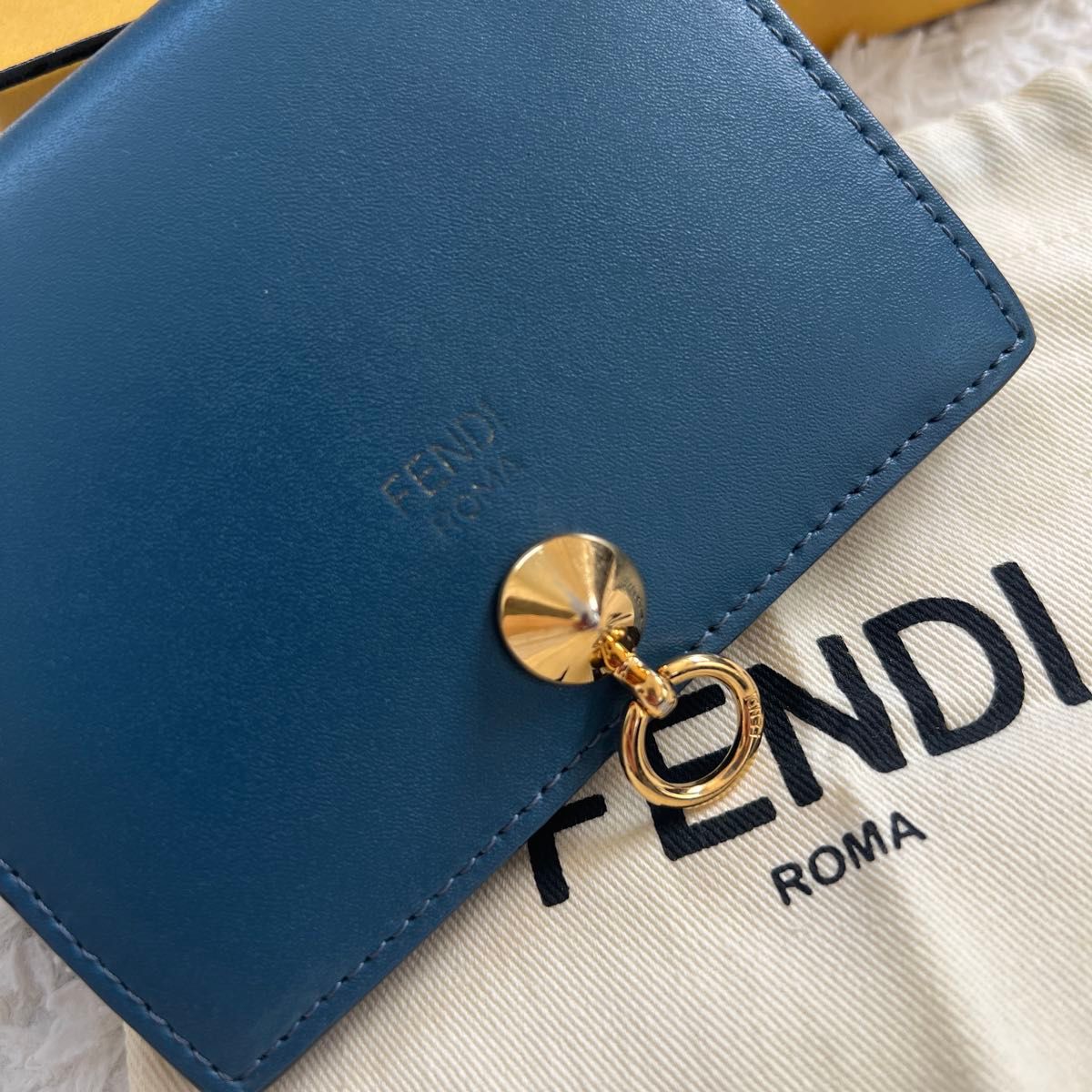 綺麗！FENDI フェンディ コンパクトウォレット　二つ折り財布