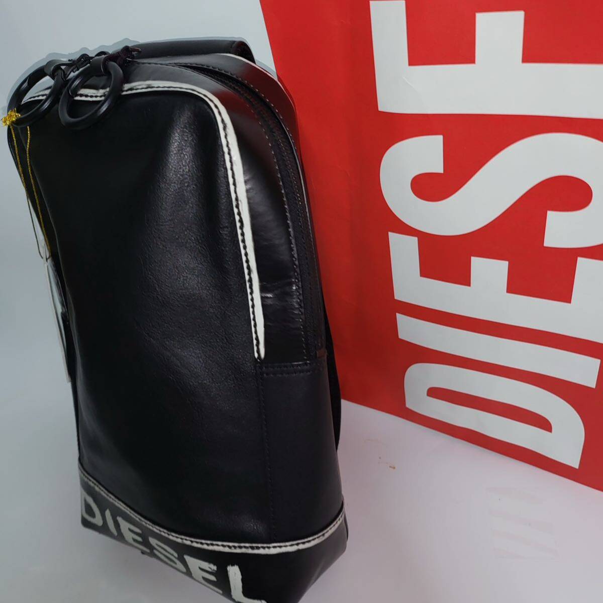 未使用に近い◇◇DIESEL☆ディーゼル/2019年モデル/レザーボディーバッグ/BODY BAG 「ALTAVILLA」クロスボディーバッグ/定価:38,500-メンズの画像2