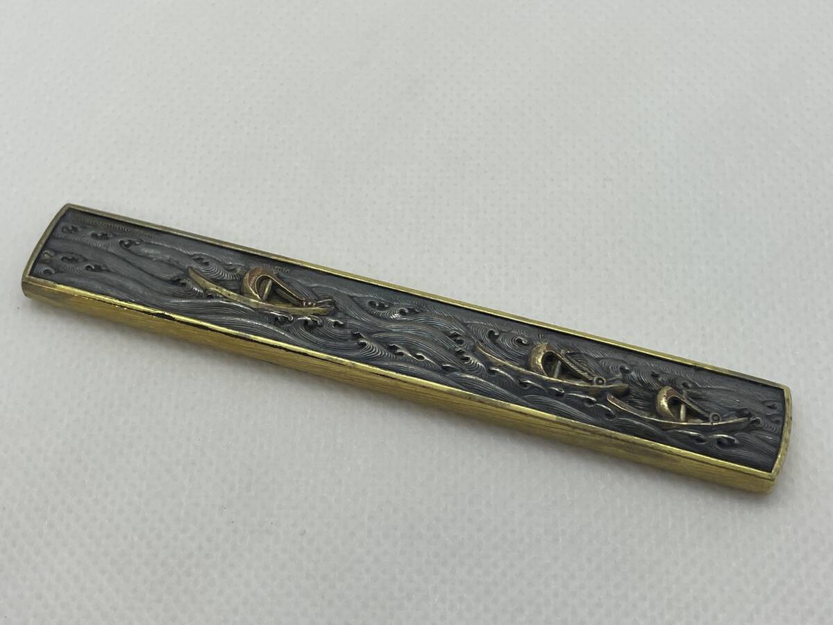 [ armor properties ] Japanese sword fittings wave writing . boat gold ... small pattern small sword,. head, eyes pulling out 