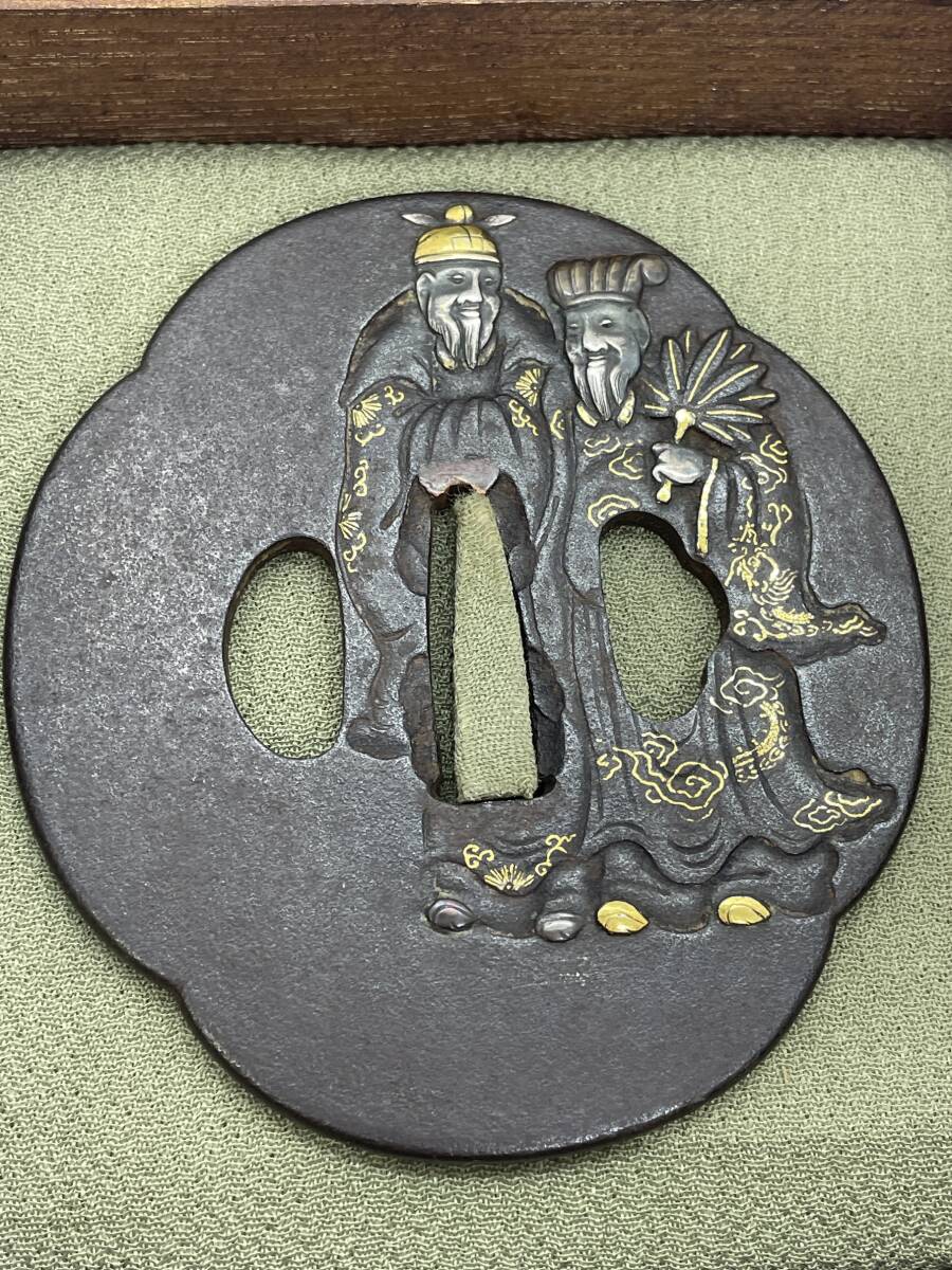 【武具小道具】日本刀装具 鉄鍔 中国人物金銀象嵌鐔 木瓜形 の画像1