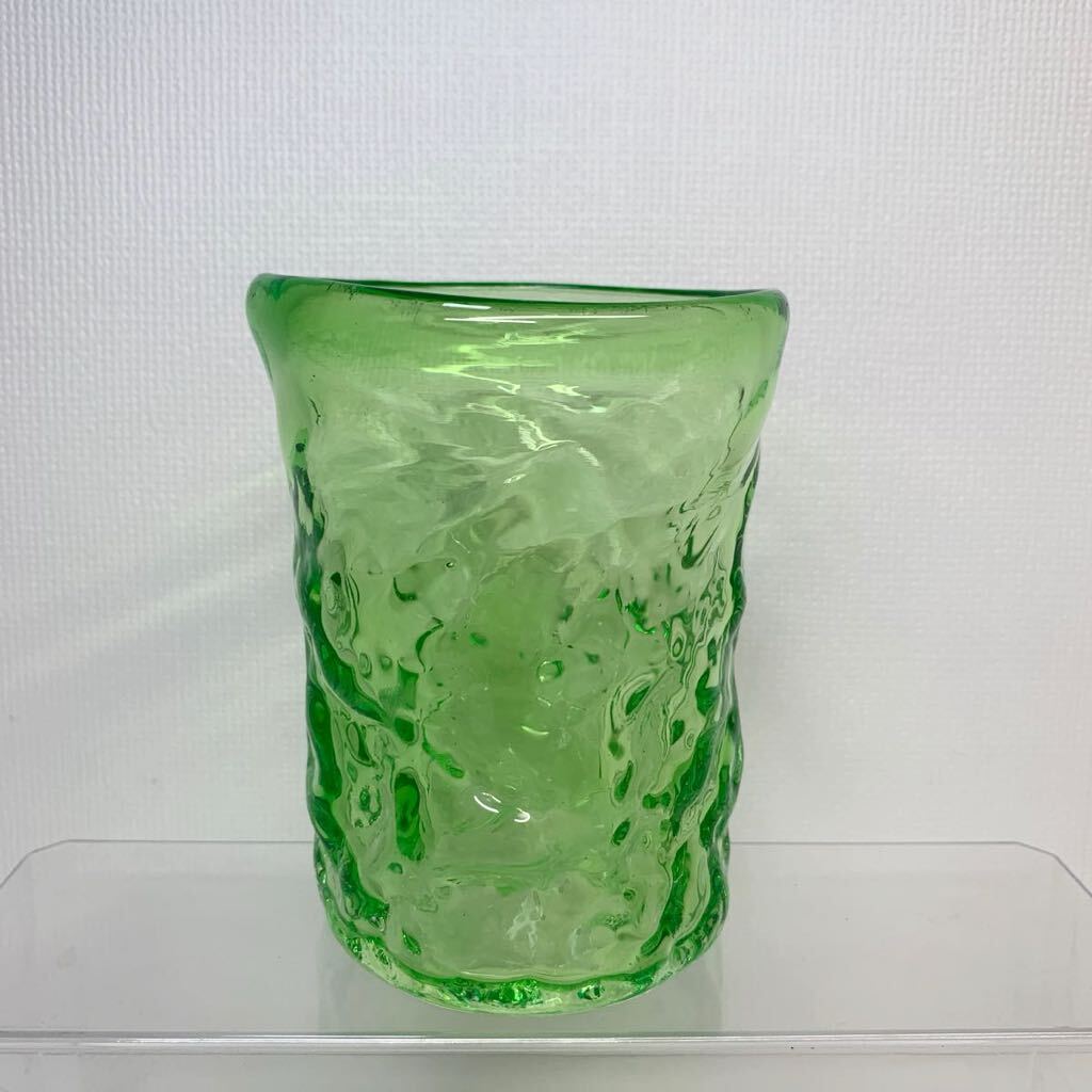 翡翠色グラス　タンブラー　コップ　ガラス　変形グラス　高さ11cm　直径 8cm_画像1