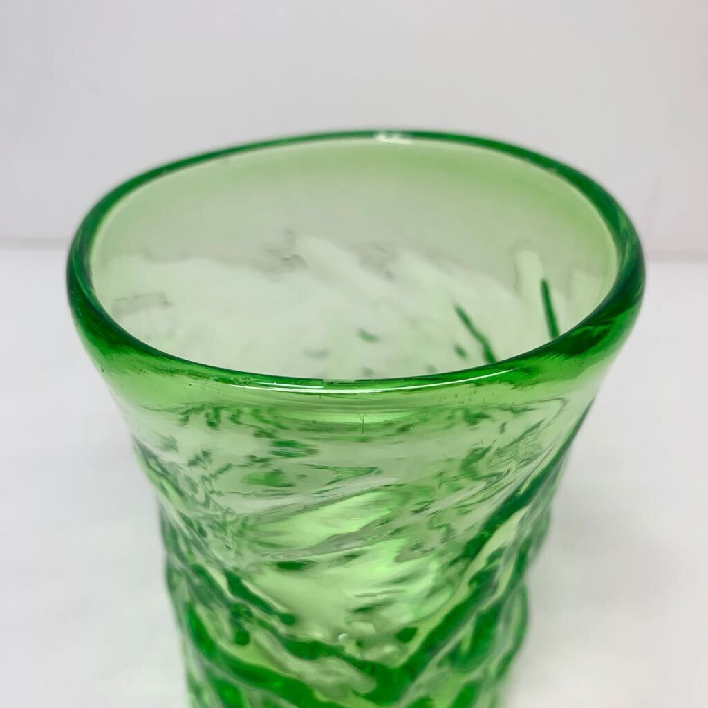 翡翠色グラス　タンブラー　コップ　ガラス　変形グラス　高さ11cm　直径 8cm_画像3