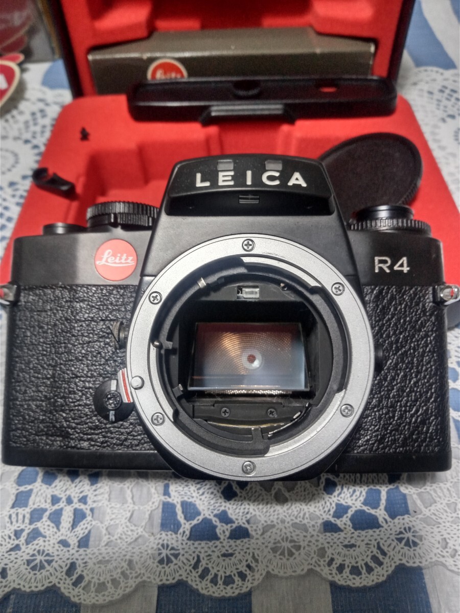 【不良品・破損部あり・送料無料】ＬＥＩＣＡ Ｒ４ブラックボディ、ストラップ、ケース、底蓋、取説などとなります。シャッター不良。_画像9