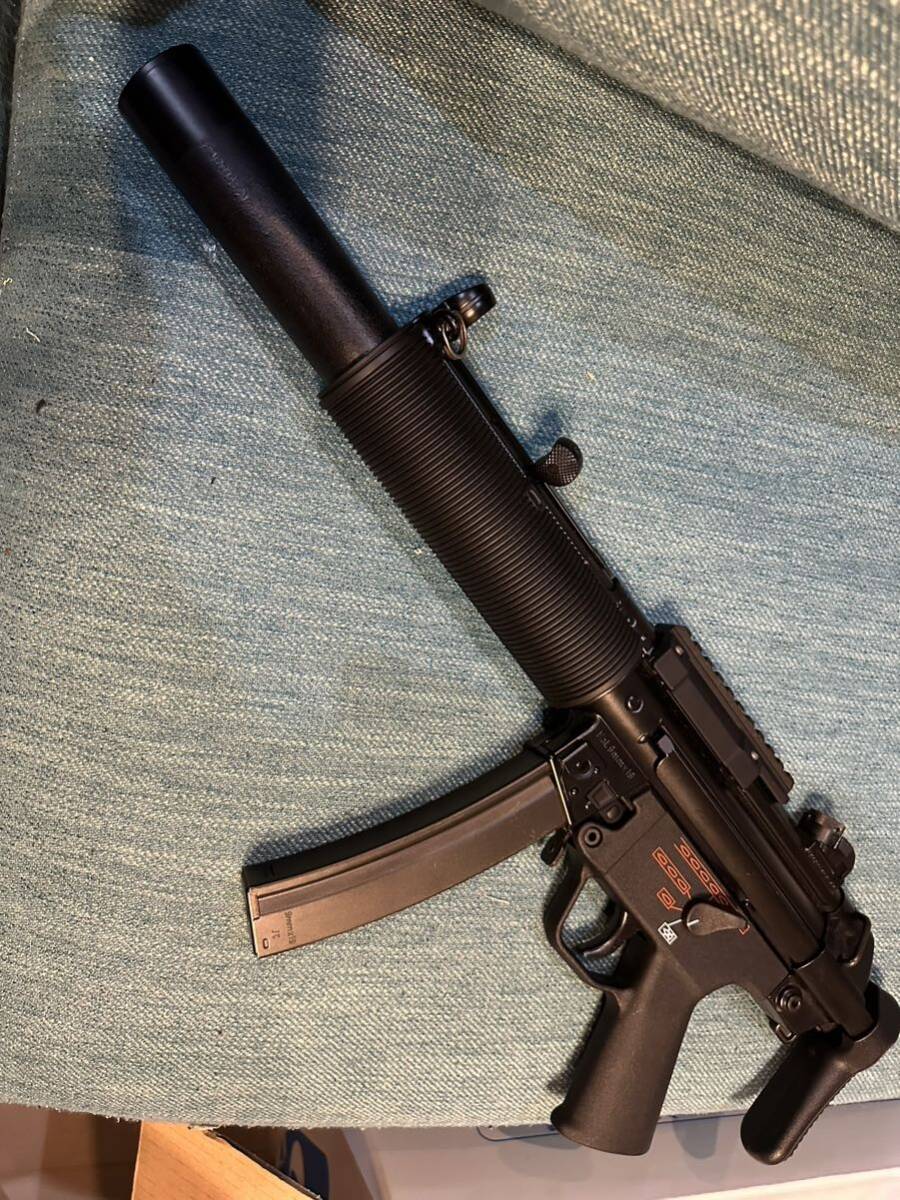 【美品】次世代電動ガン MP5SD6 予備マガジン付き の画像1