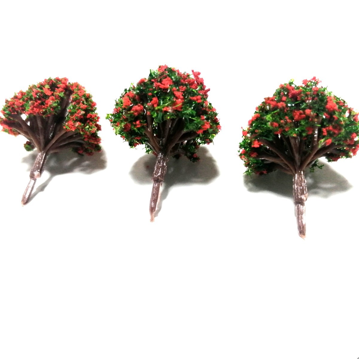 赤い花の木 ３本 Nゲージ 木 ツリー バラ 椿 ランタナ ジオラマ レイアウト ミニチュア HOゲージ 風景 建築模型 情景の画像2