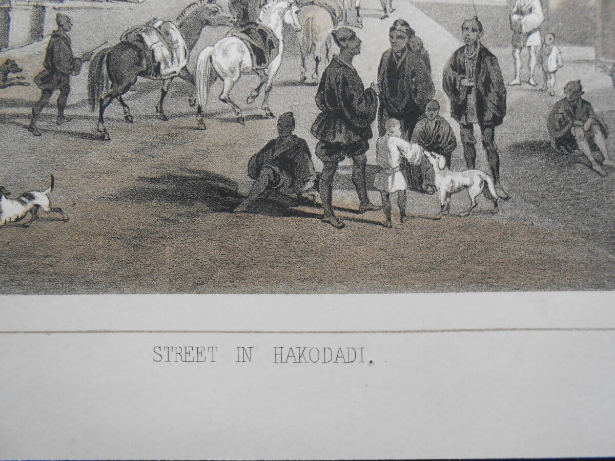 Perry4. 真作石版画「箱館の街並みから姿見坂を望む」、1856年『ペリー提督日本遠征記』の挿画、版面15×22.5cm、状態はとても良い_画像3