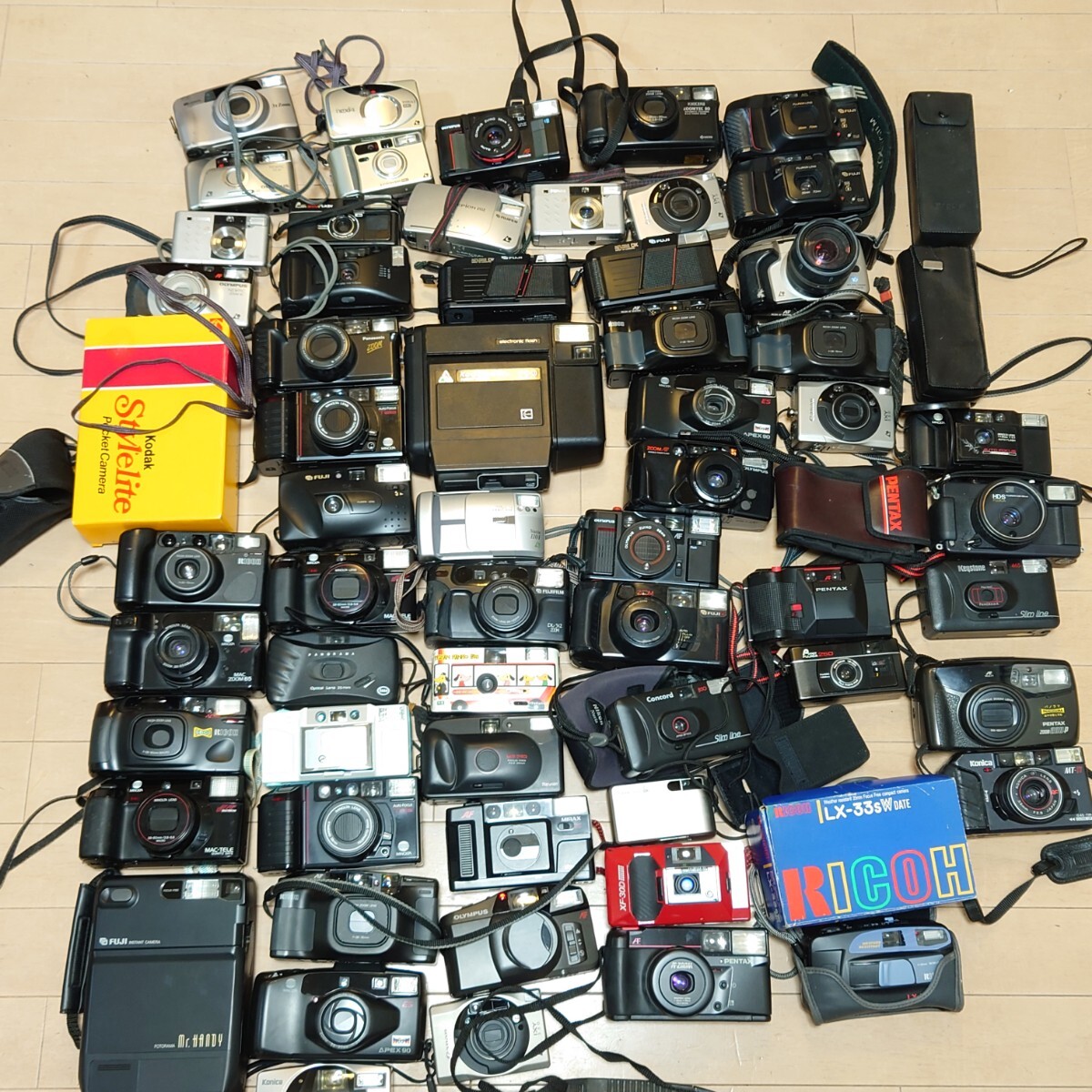 J1）１円〜 ジャンクカメラまとめ売り 大量セット Canon OLYMPUS PENTAX MINOLTA Nikon 光学 コンパクト フィルム の画像1
