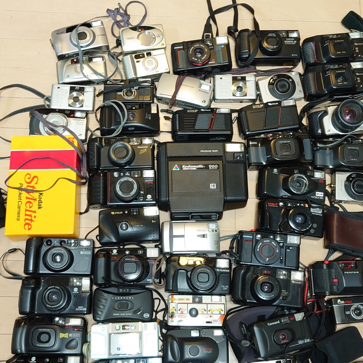 J1）１円〜 ジャンクカメラまとめ売り 大量セット Canon OLYMPUS PENTAX MINOLTA Nikon 光学 コンパクト フィルム の画像2