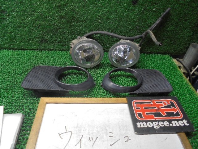 2ER3102FE3 ) トヨタ ウィッシュ ウェルキャブ ZNE10G 純正フォグランプ+カバー左右セット　イチコ52-040_画像1