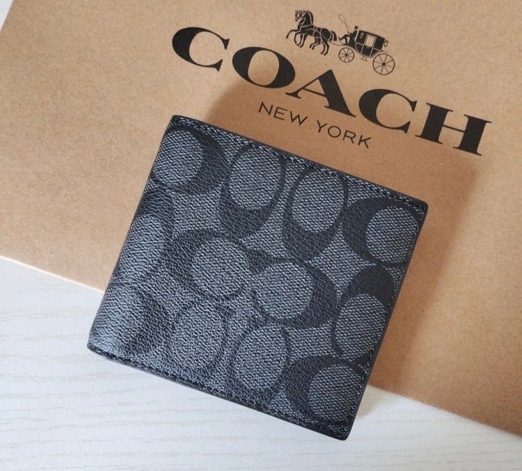 【新品未使用】COACH コーチ折り財布　ネイビー　シグネチャー　メンズ折財布　プレゼントおすすめ