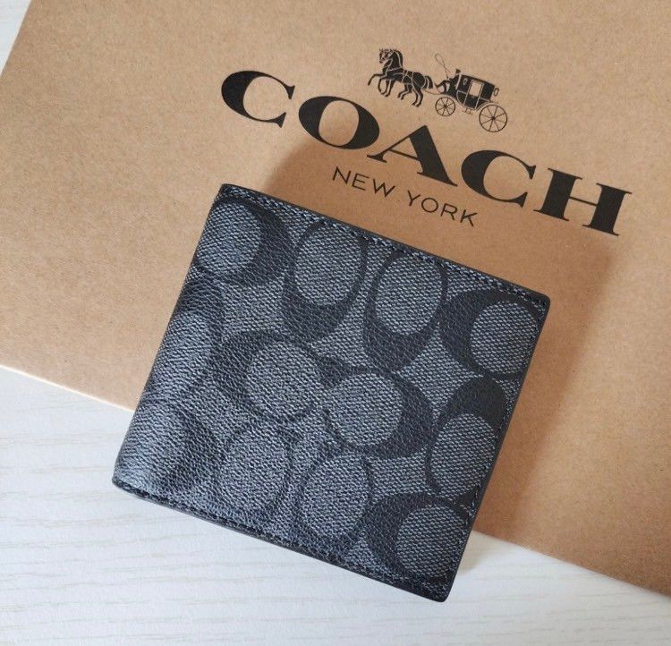 【新品未使用】COACH コーチ折り財布　ネイビー　シグネチャー　メンズ折財布　プレゼントおすすめ