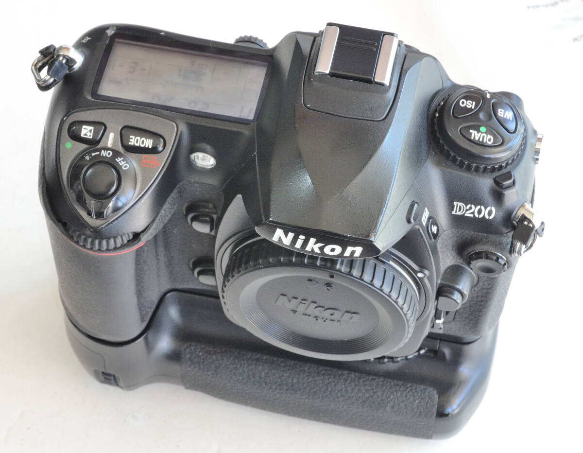 Nikon MB-D200 バッテリーパック（中古品）