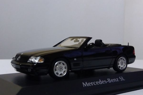 * Mercedes Benz SL 1/43 maxi Champ s( Minichamps )*