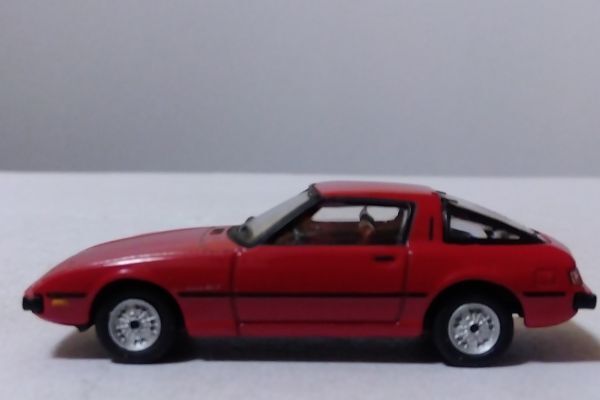 ★マツダ　サバンナRX-7（SA22C)　　　1/64コナミ★