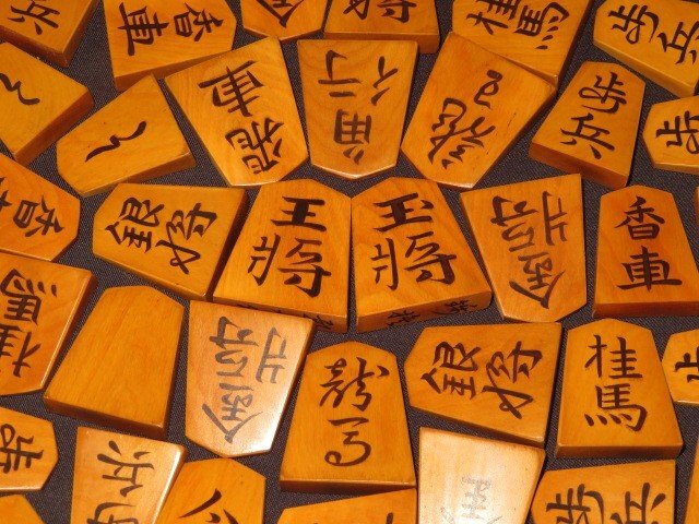 Yahoo!オークション - 宮松影水作錦旗島黄楊彫埋将棋駒 桐平箱 Yahoo!オークション - 宮松影水作錦旗島黄楊彫埋将棋駒 桐平箱