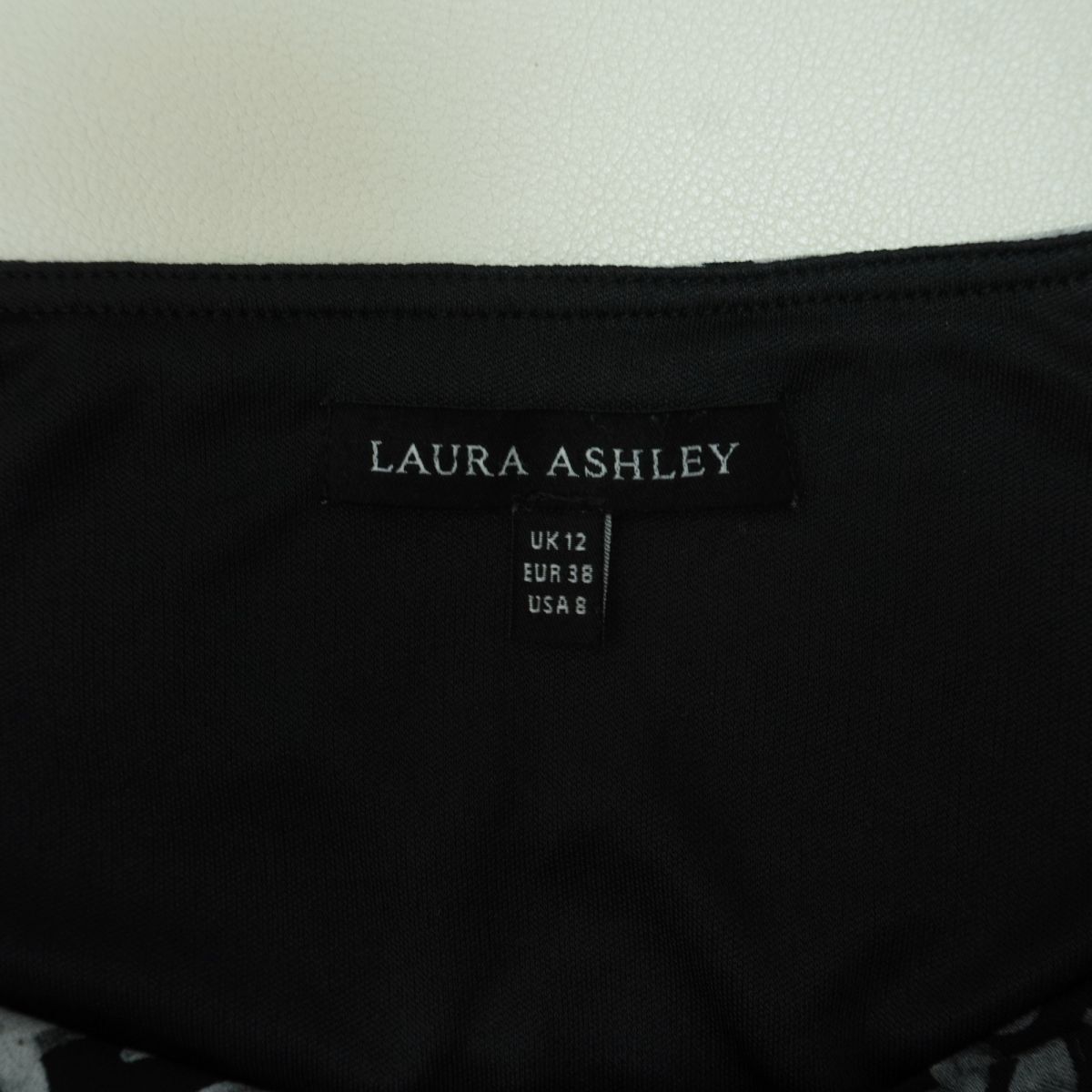 美品 Laura Ashley ローラ アシュレイ リーフ柄 デザインタック 七分袖膝丈ワンピース レディース 黒 グレー サイズL*NC586の画像6