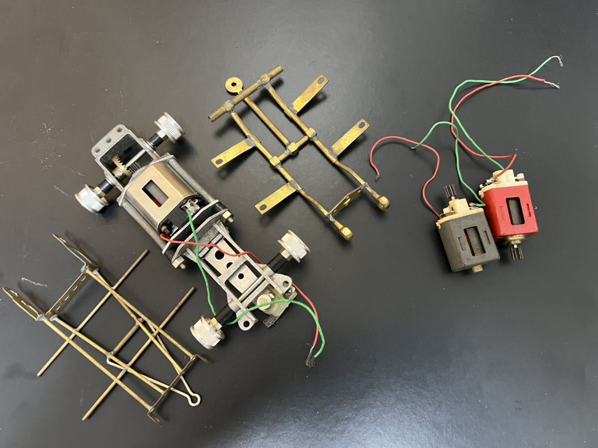 【スロットカー】 ビンテージ物 シャシーとモーターの画像1