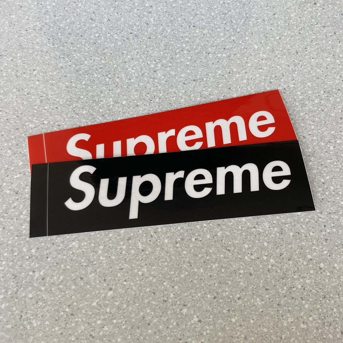 【5.7cm×20.4cm】Supreme シュプリーム Box Logo ステッカー 黒 赤 クリア 2枚セット 即決【正規品】_画像1