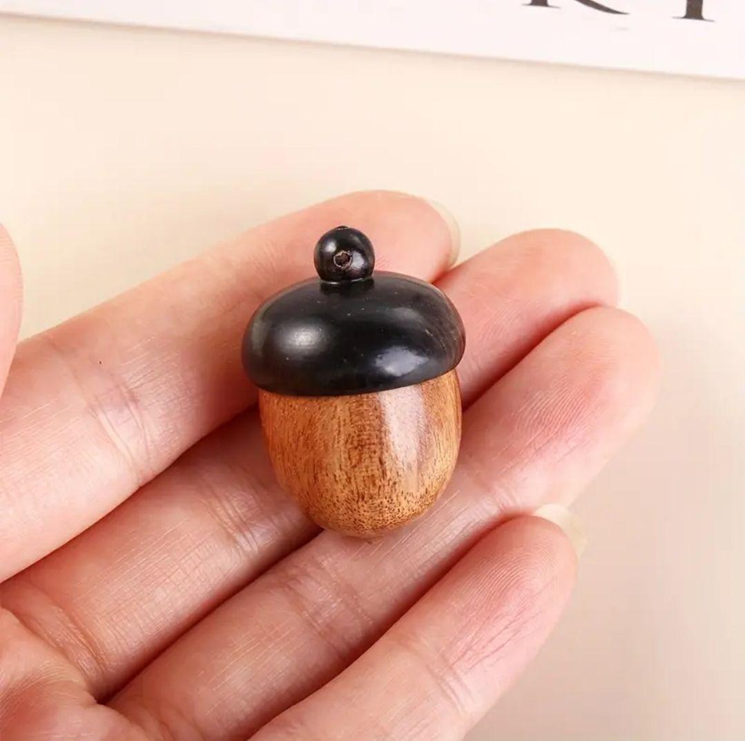 【数量限定】どんぐり型 ピルケース 木製 小さい かわいい リアル 携帯 メモリアルペンダント　手元供養