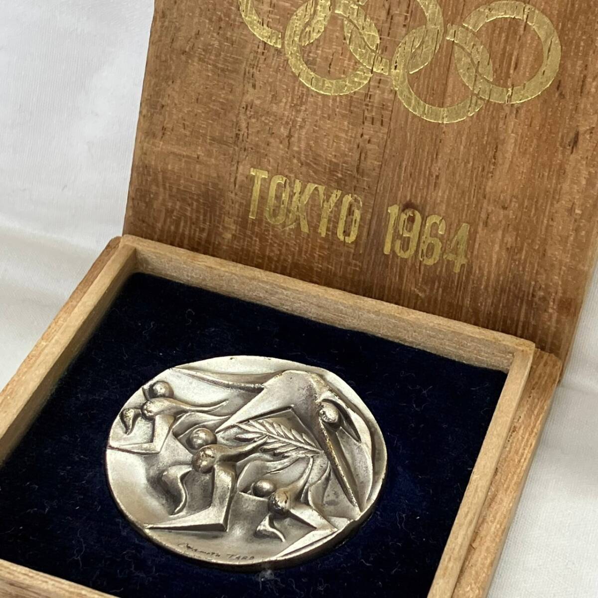 4935-6A 東京オリンピック メダル XVIII OLYMPIAD 第十八回オリンピック競技大会の画像1