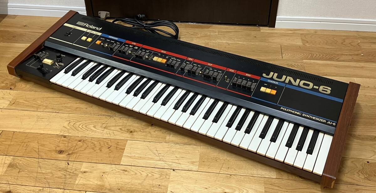 4915-7A Roland ローランド JUNO-6 アナログシンセサイザー 器材の画像1