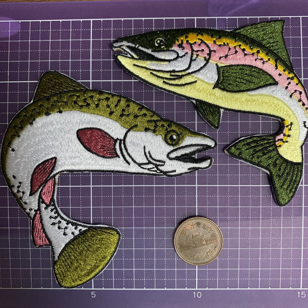 【ワッペン2枚セット】リアルな魚 大きいサイズ★刺繍アイロンワッペン☆アップリケ 生き物 海 ニジマス トラウト 釣り フィッシング 川_画像2