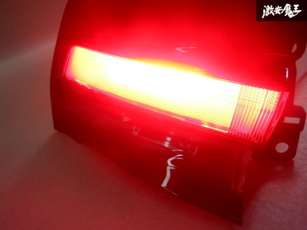 【破損無し！】トヨタ純正 ZVW60 MXW60 プリウス LED テール テールランプ テールライト 左 左側 助手席側 ICHIKOH 47-131 棚2M24の画像8