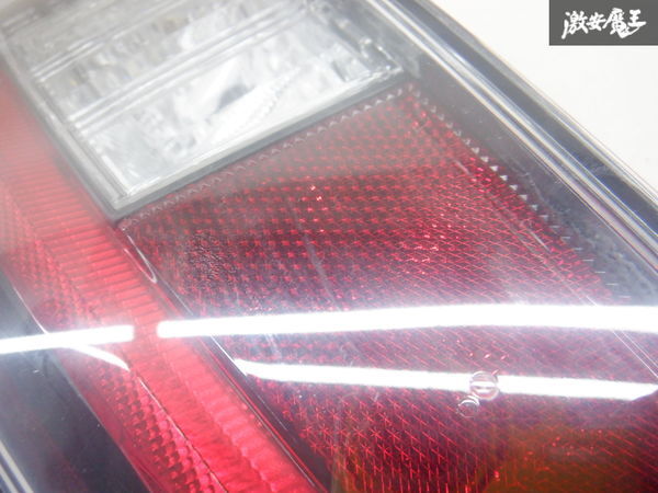 トヨタ純正 ZVW50 ZVW51 プリウス 前期 LED テール テールランプ テールライト 右 右側 運転席側 下側 ICHIKOH 47-78 棚2M25_画像4