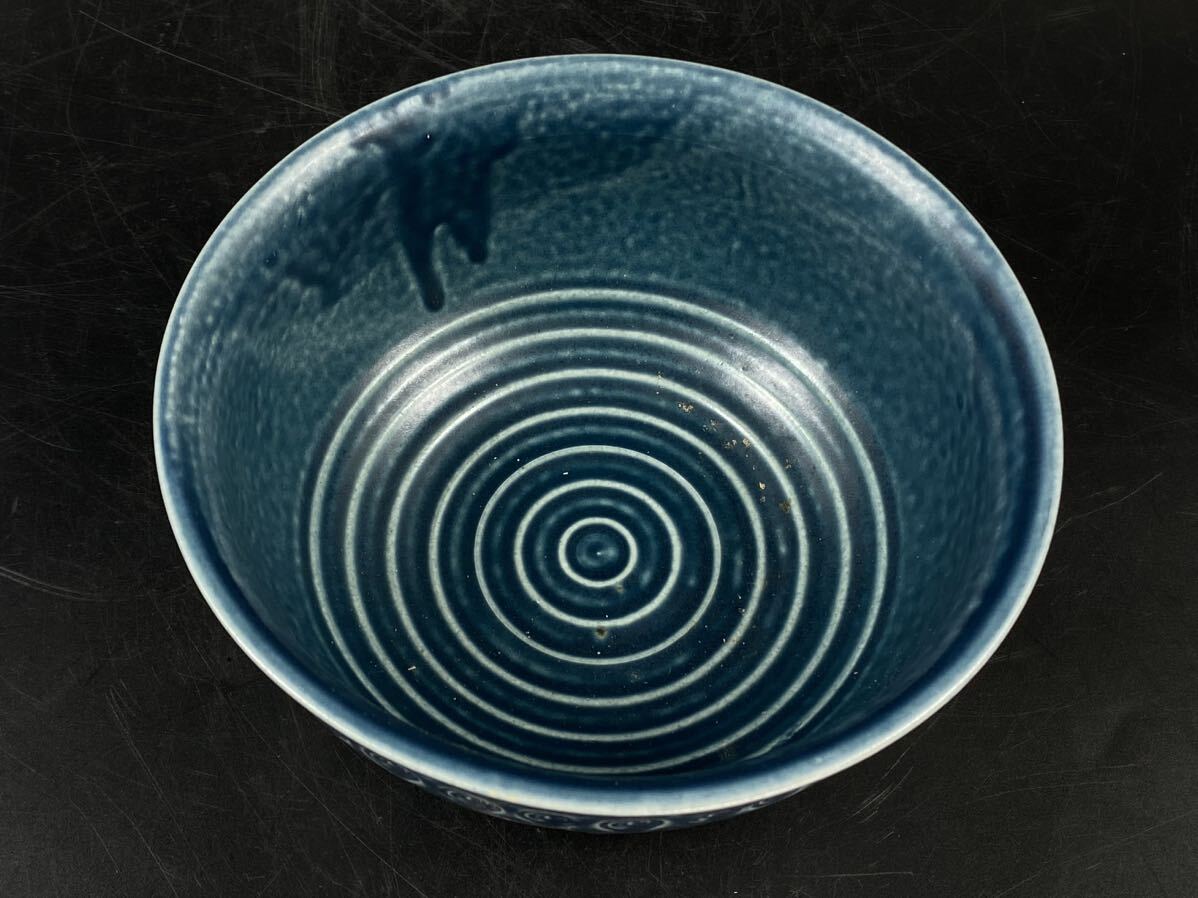 【福蔵】京焼 茶碗 瑠璃 刻螺旋菊紋 茶道具 径16cmの画像2