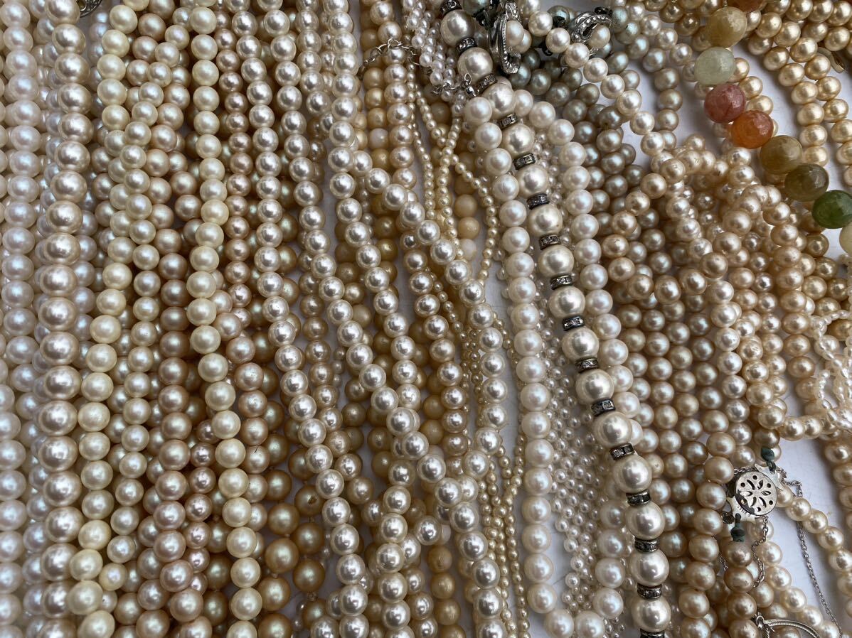 【福蔵】アクセサリー の山 ネックレス イヤリング 指輪 珊瑚 パール 金物 翡翠 玉石 色々 未分別 大量 まとめて 重約4kgの画像3