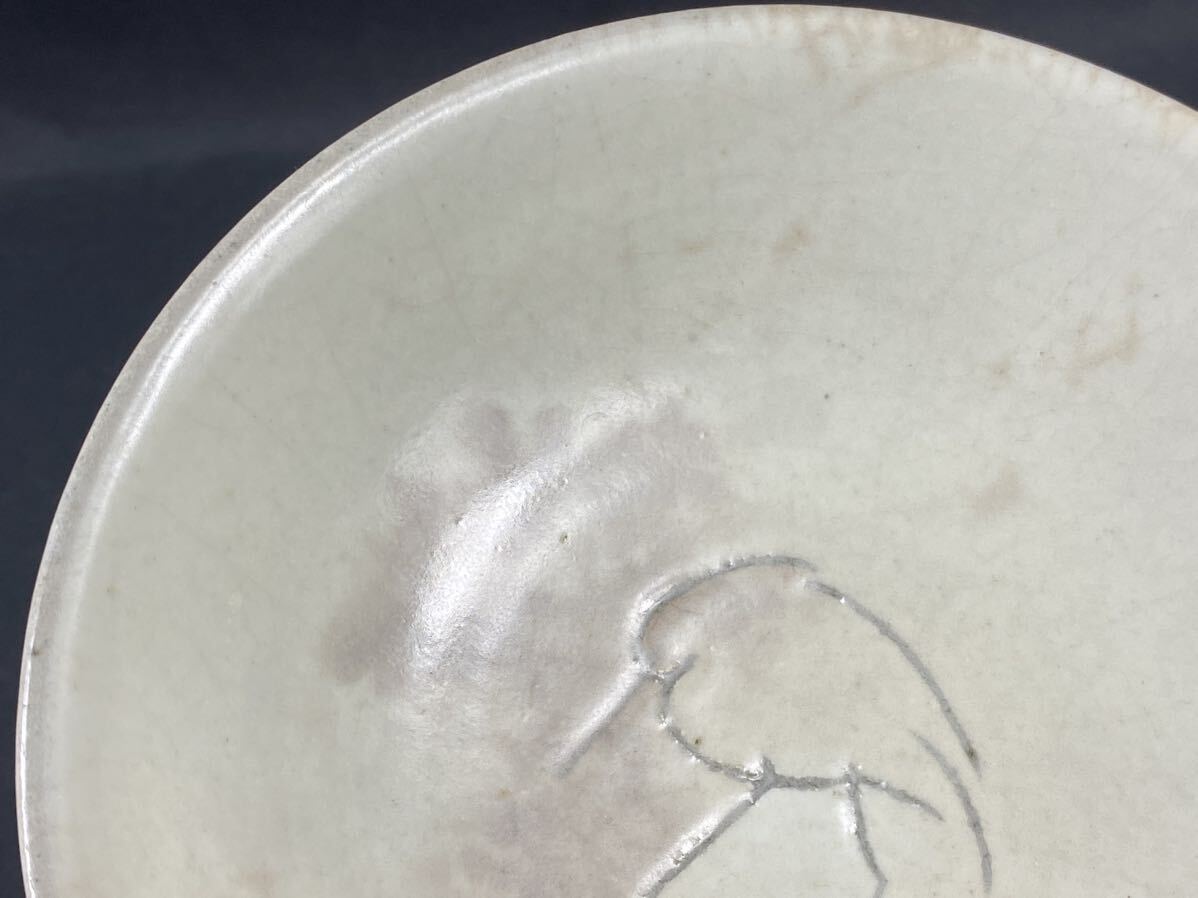 【福蔵】李朝 高足皿 粉引 刻白鷺図 珍しい逸品 径15.8cm_画像8