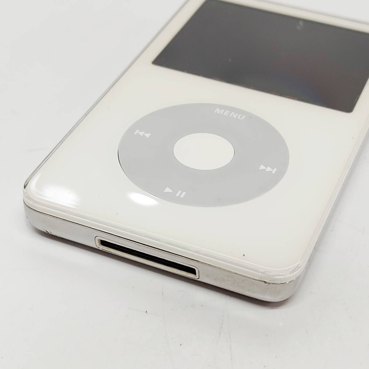 ●動作品 アップル A1136 30GB iPod classic Apple ホワイト アイポッド クラシック プレーヤー 音楽 再生 持ち運び N684の画像5