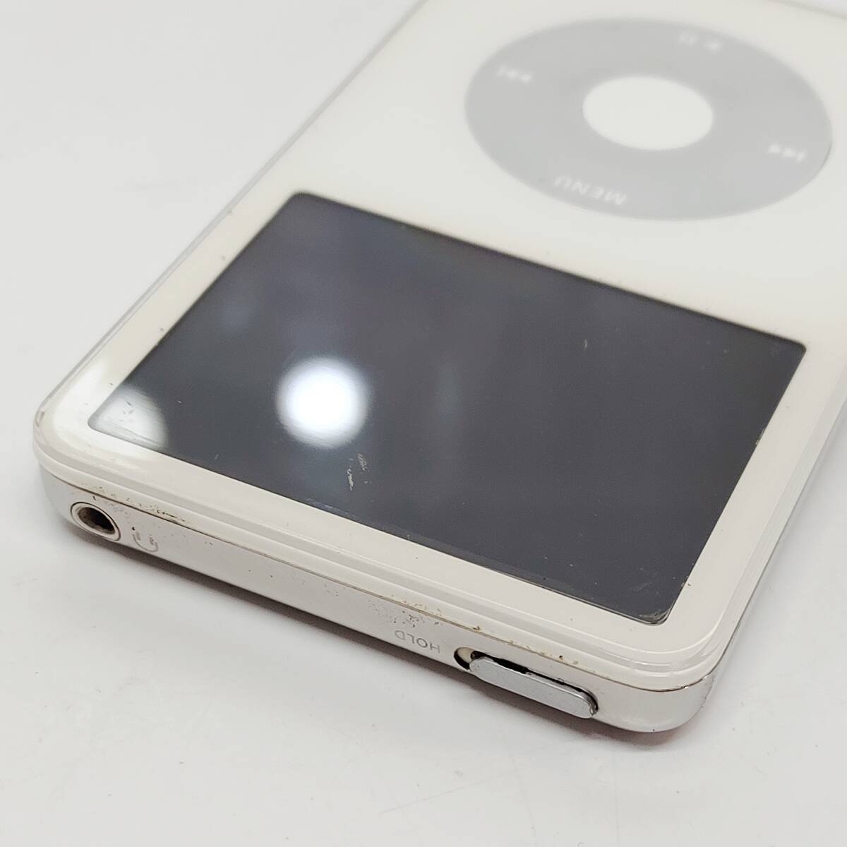 ●動作品 アップル A1136 30GB iPod classic Apple ホワイト アイポッド クラシック プレーヤー 音楽 再生 持ち運び N684の画像4