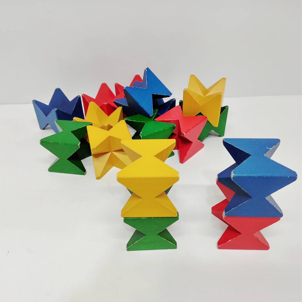 ●ネフ社 16ピース 木製 積み木 Naef Spiel 知育玩具 おもちゃ パズル ネフスピール 立体 ブロック S2943の画像3
