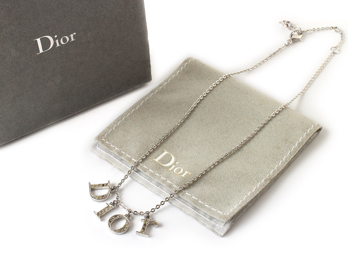 E10903 Christian Dior クリスチャンディオール ネックレス ヴィンテージ 箱付き diorロゴ シルバーカラー ラインストーン ペンダント_画像1