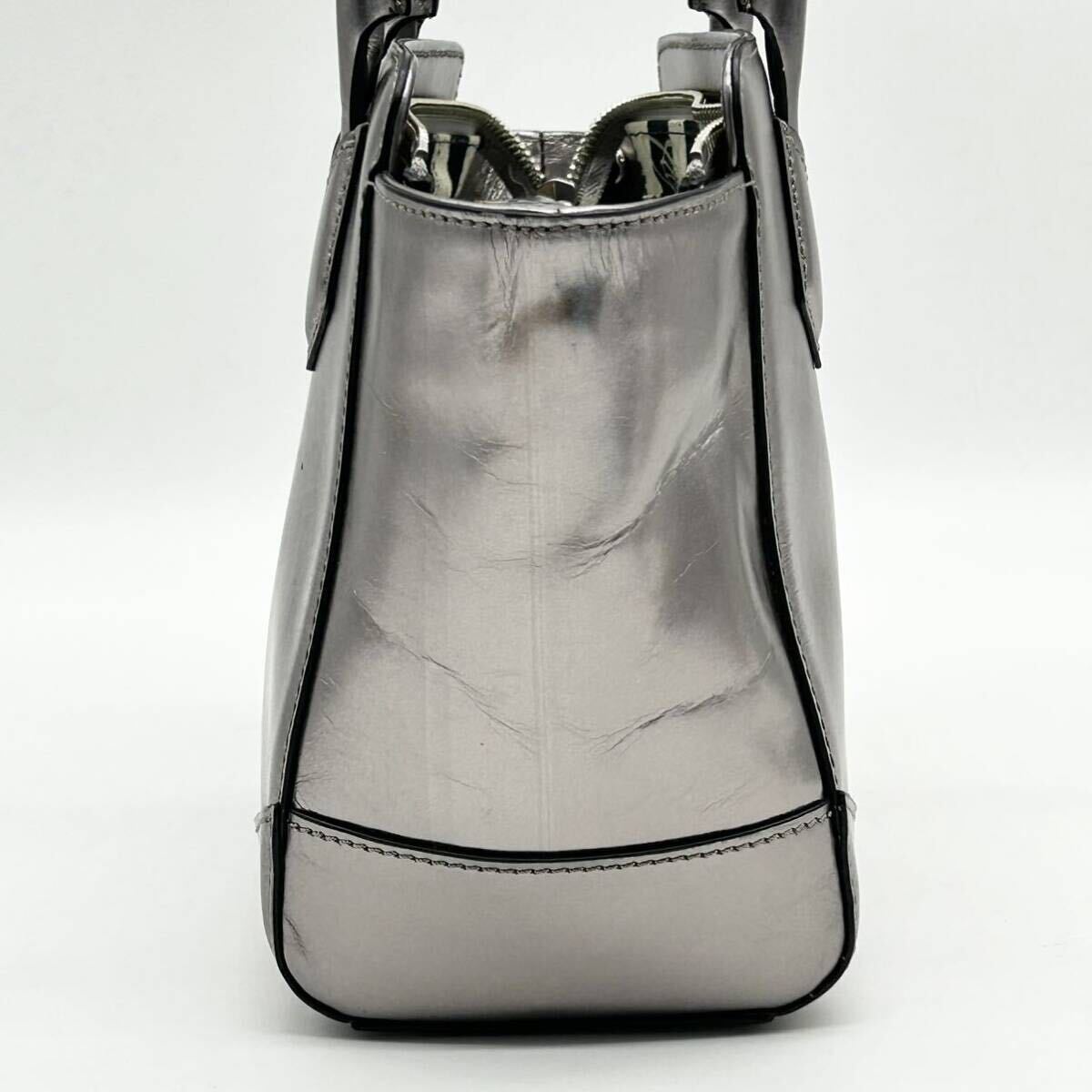 ●高級●Vivienne Westwood ヴィヴィアンウエストウッド ミニ ハンドバッグ ミニバッグ 鞄 かばん オーブ 本革 レザー シルバー メタリックの画像5