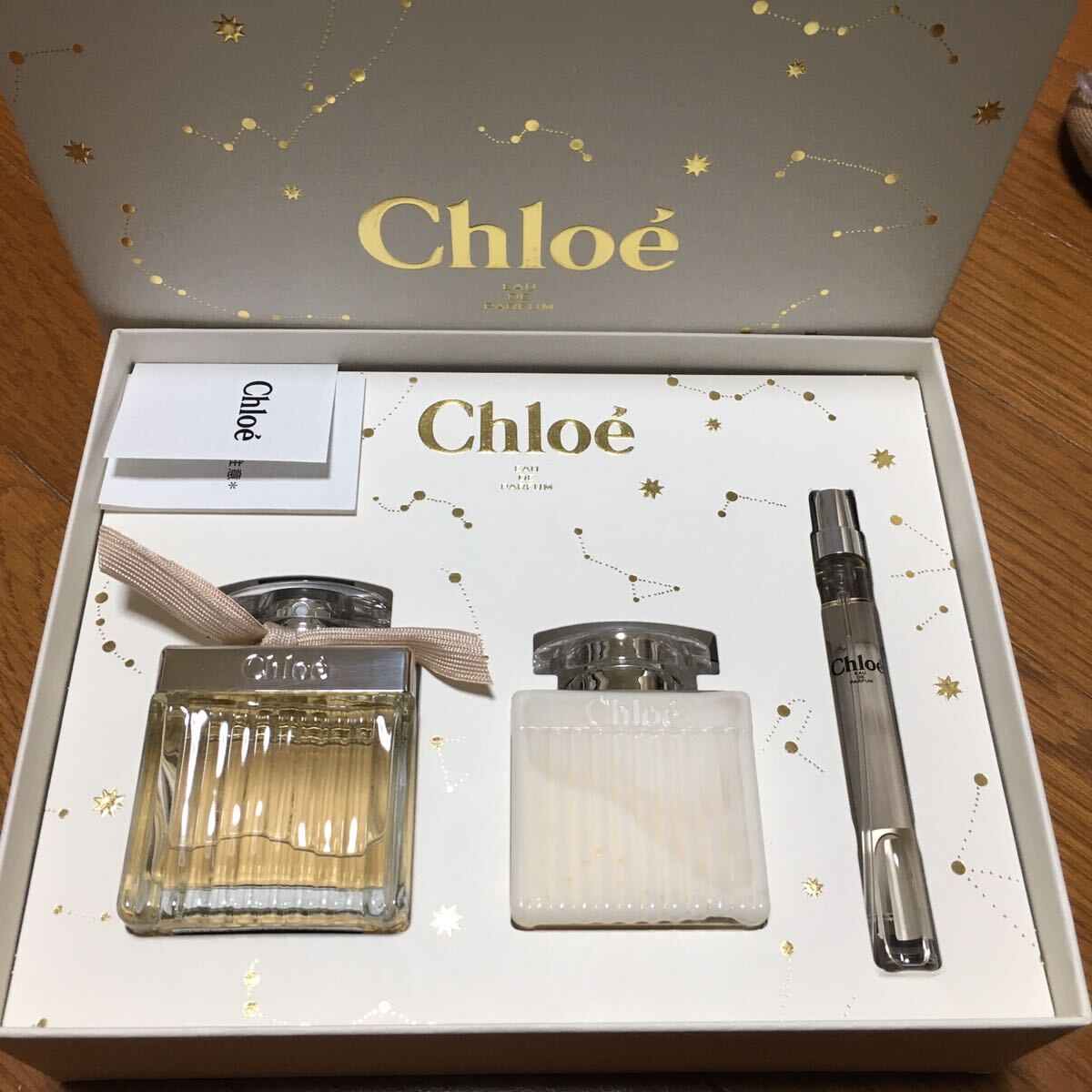 新品 chloe クロエ オードパルファム75ml+10ml ボディローション100mlホリデーセット 香水3点ギフトセットの画像1