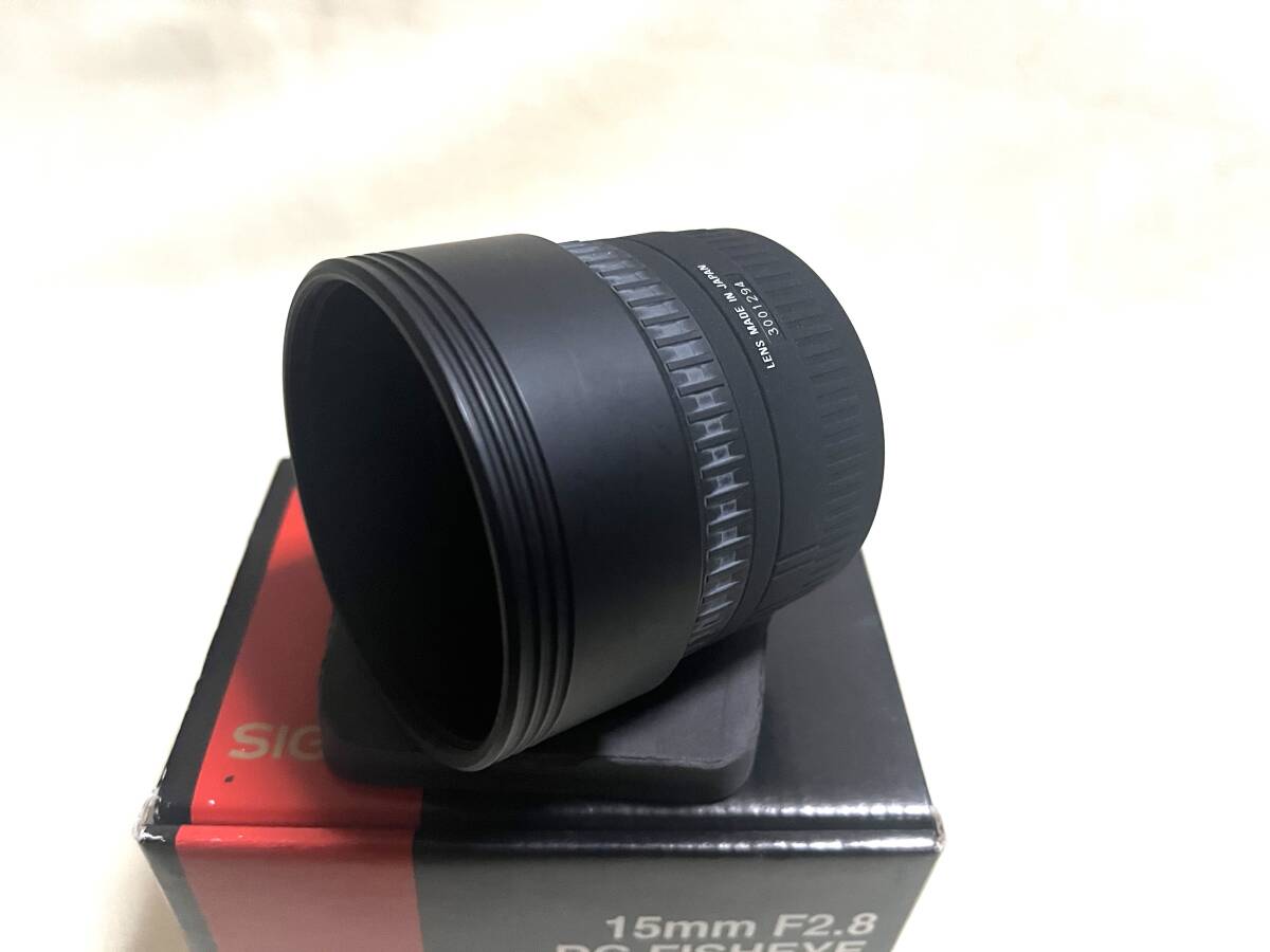 【美品】SIGMA レンズ 15mm F2.8 EX DG FISHEYE キャノン用 箱付《送料無料》の画像2