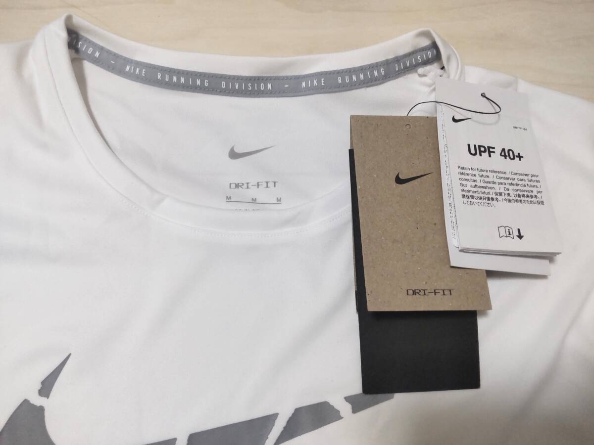 ★新品 ナイキ NIKE ランニングTシャツ  ★反射素材 ★DRI-FIT使用 ★対紫外線加工（UPF40＋）NIKE ★Mサイズの画像3