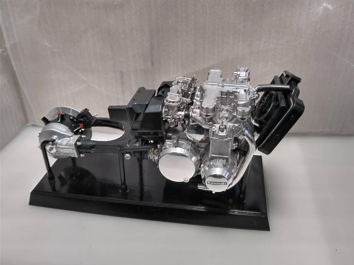 タミヤ 1/6 カワサキ　Kawasaki Z1300 エンジン 組立済品 　MOTORCYCLE ENGINE　 バイク　 オートバイ_画像4