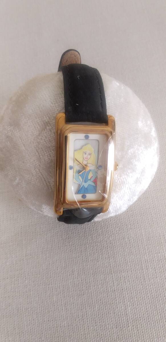 新品同　ディズニー　プリンセスコレクション　眠れる森の美女　腕時計付き　置物_眠れる森の美女の腕時計付きです。