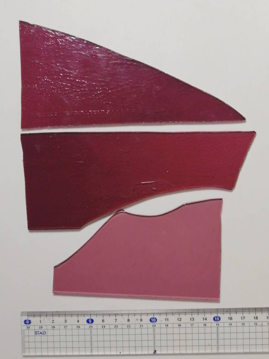  「ステンドグラス材料 興和商事 透明ピンク系 3枚組」3㎜厚 端材整理品の画像3