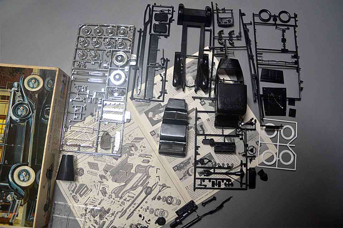 CLASSIC Duesenberg・1/24 SCALE MODEL・50～60年ぐらい前の未組み立て模型_画像4